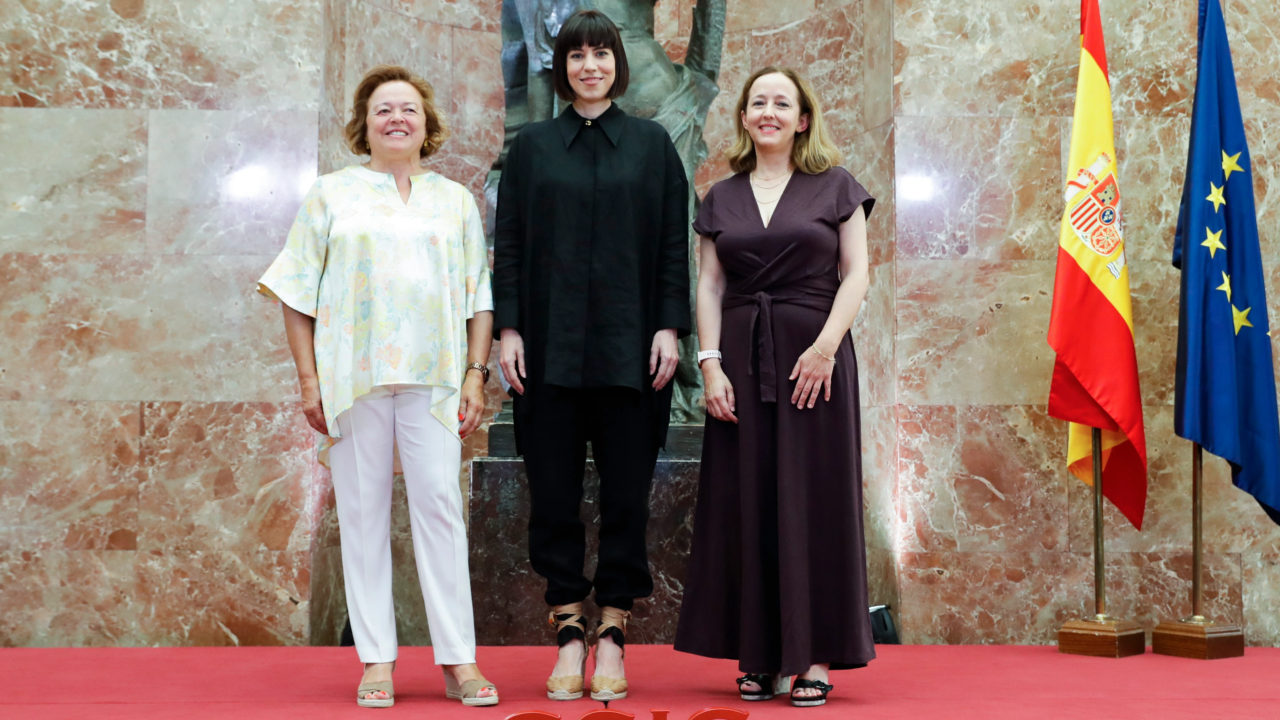 La nueva presidenta del CSIC, Eloísa del Pino, junto a la ministra de Ciencia e Innovación, Diana Morant, y a su predecesora, Rosa Menéndez
