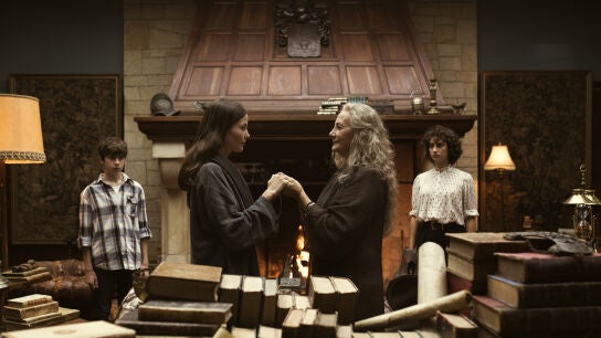  Alejandro Serrano (Alex), Mieria Oriol (Alma), Elena Irureta (Aurora) y María Caballero (Diana), en una escena de 'Alma'