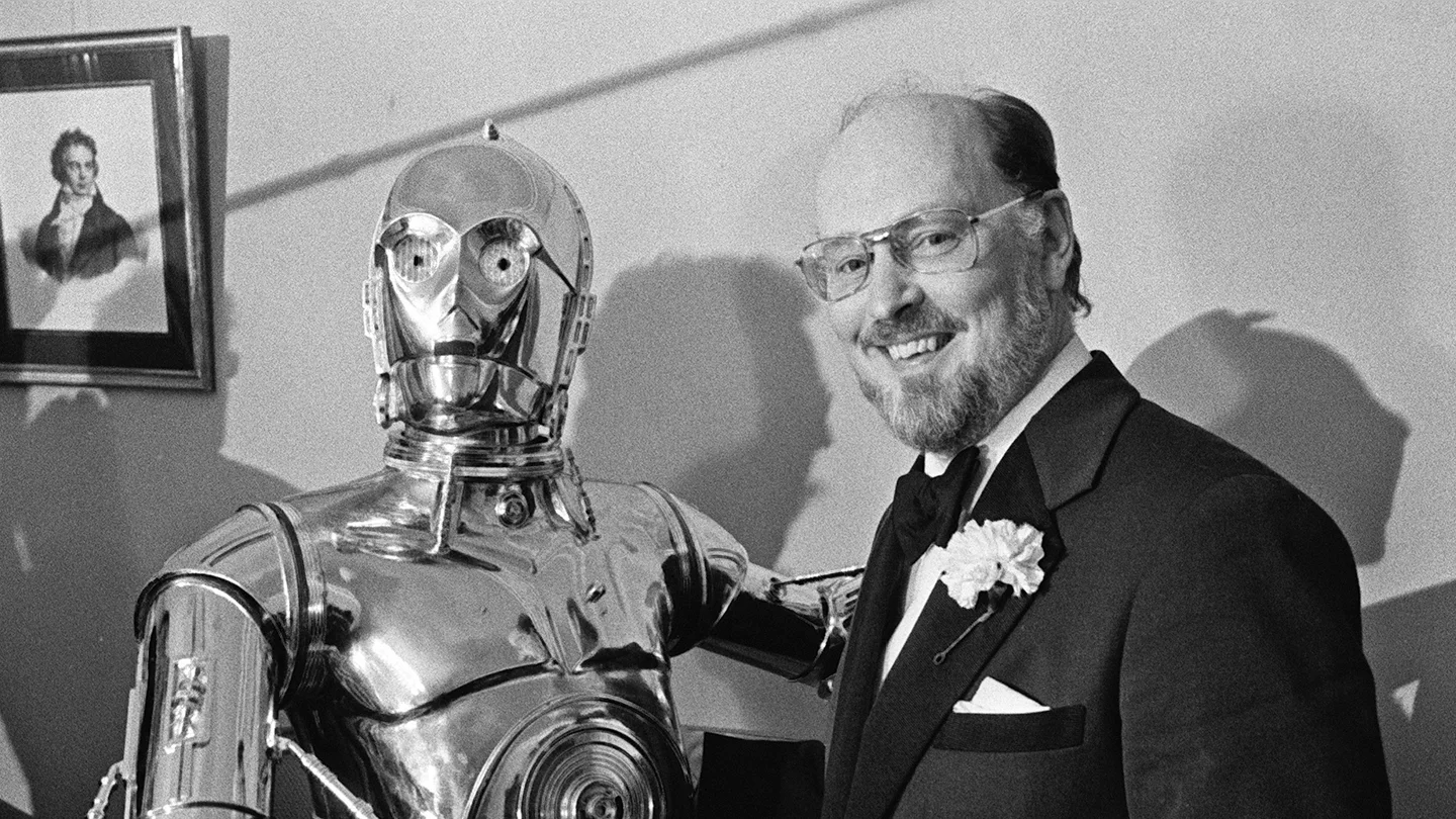 John Williams junto a C-3PO, en una imagen de archivo John Williams junto a C-3PO, en una imagen de archivo