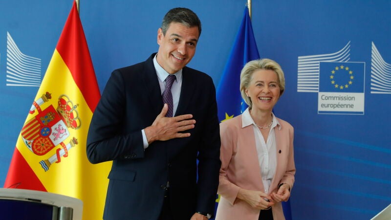 Pedro Sánchez, junto a Ursula Von der Leyen