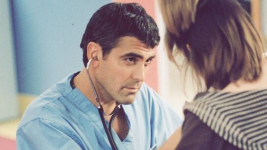 George Clooney en una escena de 'Urgencias', la serie con la que salt&oacute; a la fama y que ahora vuelve a HBO Max