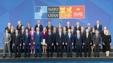 Foto de familia de los líderes mundiales asistentes a la Cumbre de la OTAN en Madrid