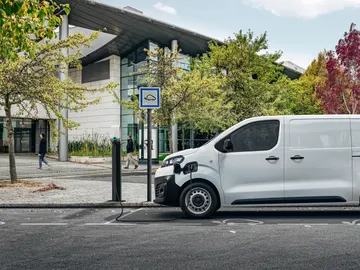 Europa prohibirá en 2035 la venta de coches nuevos que generen CO2 Europa prohibirá en 2035 la venta de coches nuevos que generen CO2