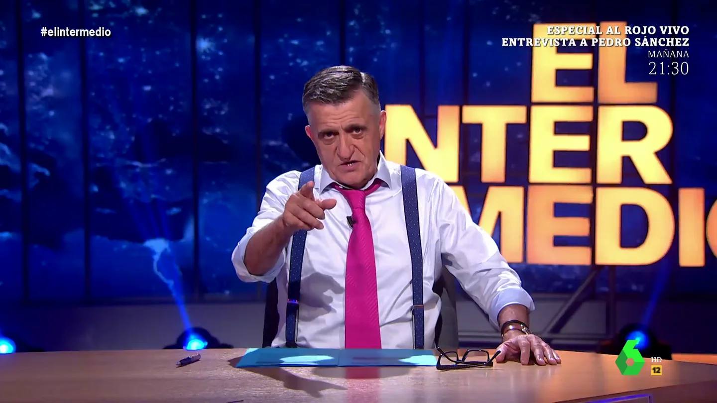 "Así es, y luego venimos nosotros, os lo aviso porque con tantos guapos seguidos lo mismo, en vez de laSexta pensáis que estáis viendo una telenovela turca", "Así es, y luego venimos nosotros, os lo aviso porque con tantos guapos seguidos lo mismo, en vez de laSexta pensáis que estáis viendo una telenovela turca",