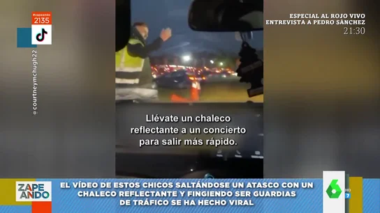 Fingen ser la policía para escapar de un atasco Fingen ser la policía para escapar de un atasco