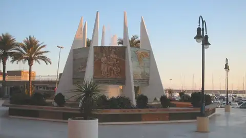Monumento Coralista. Torrevieja Monumento Coralista. Torrevieja