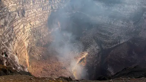 Cráter del volcán Masaya Cráter del volcán Masaya