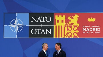 Jens Stoltenberg y Pedro Sánchez, durante la cumbre de la OTAN en Madrid