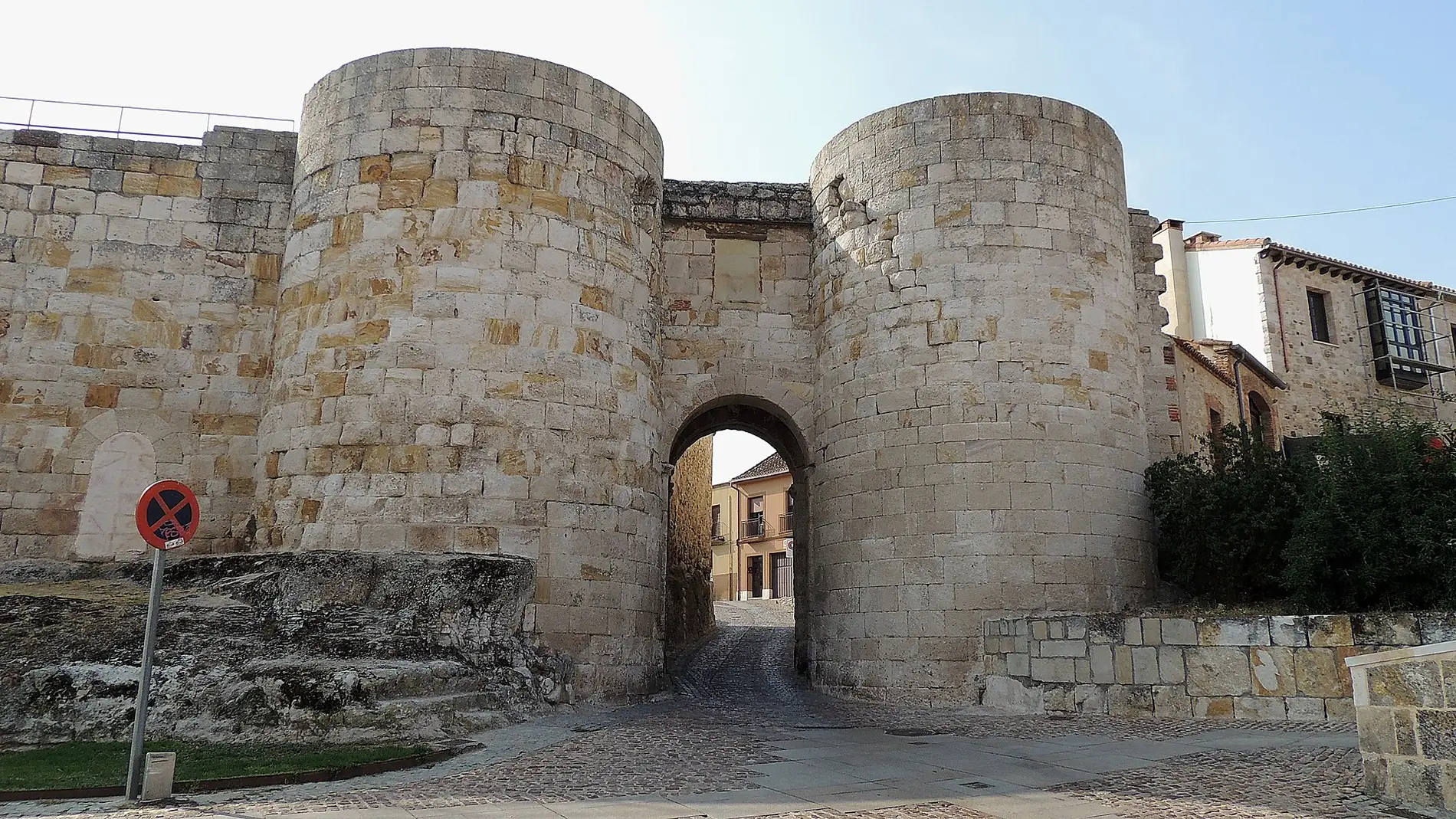 Puerta de Doña Urraca: historia y la curiosa leyenda que esconde