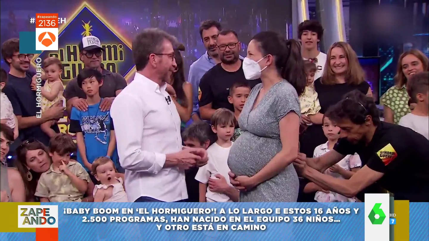 Pablo Motos presenta a los 36 niños que han nacido en El Hormiguero Pablo Motos presenta a los 36 niños que han nacido en El Hormiguero