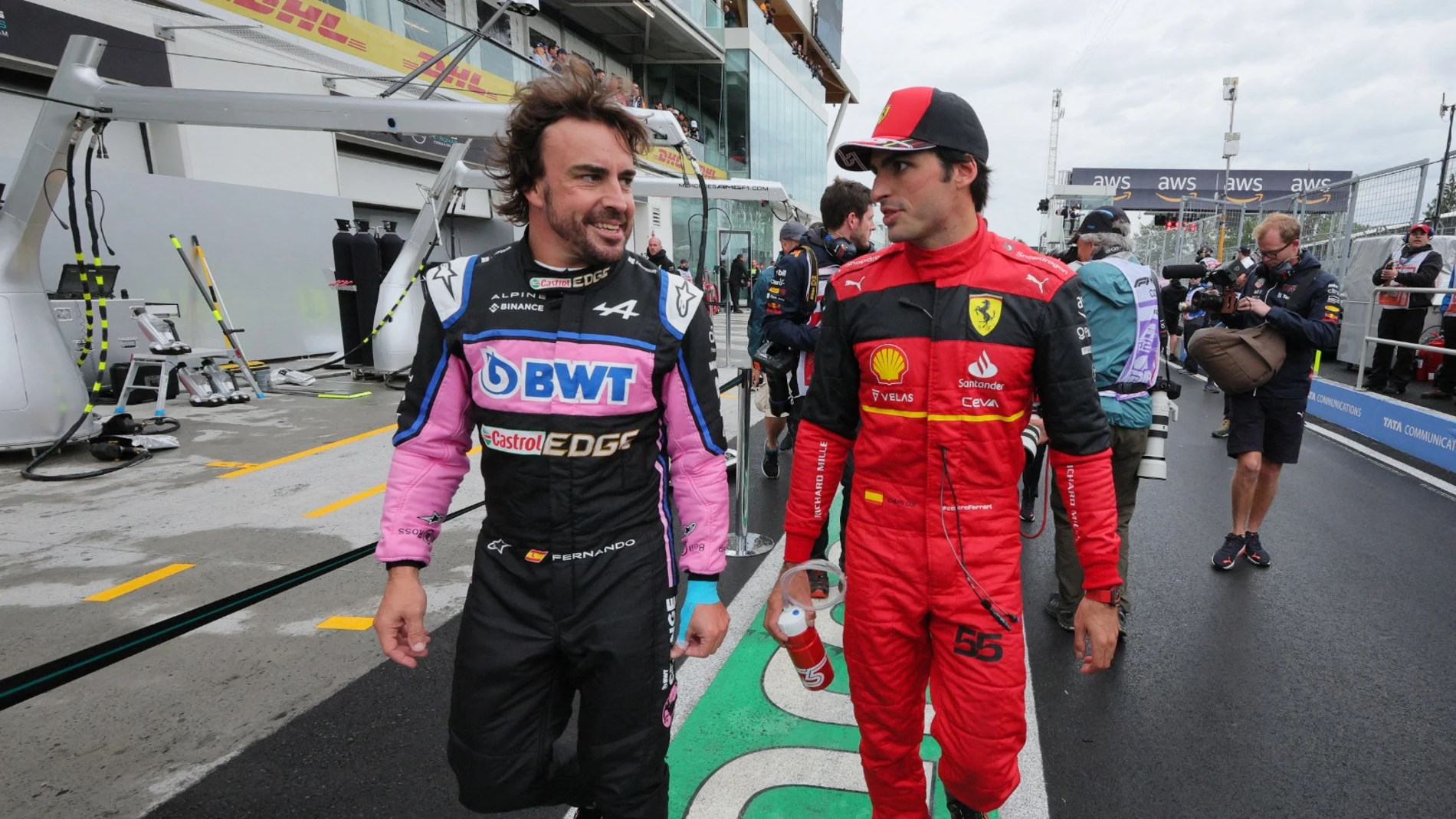 Fernando Alonso, con Carlos Sainz
