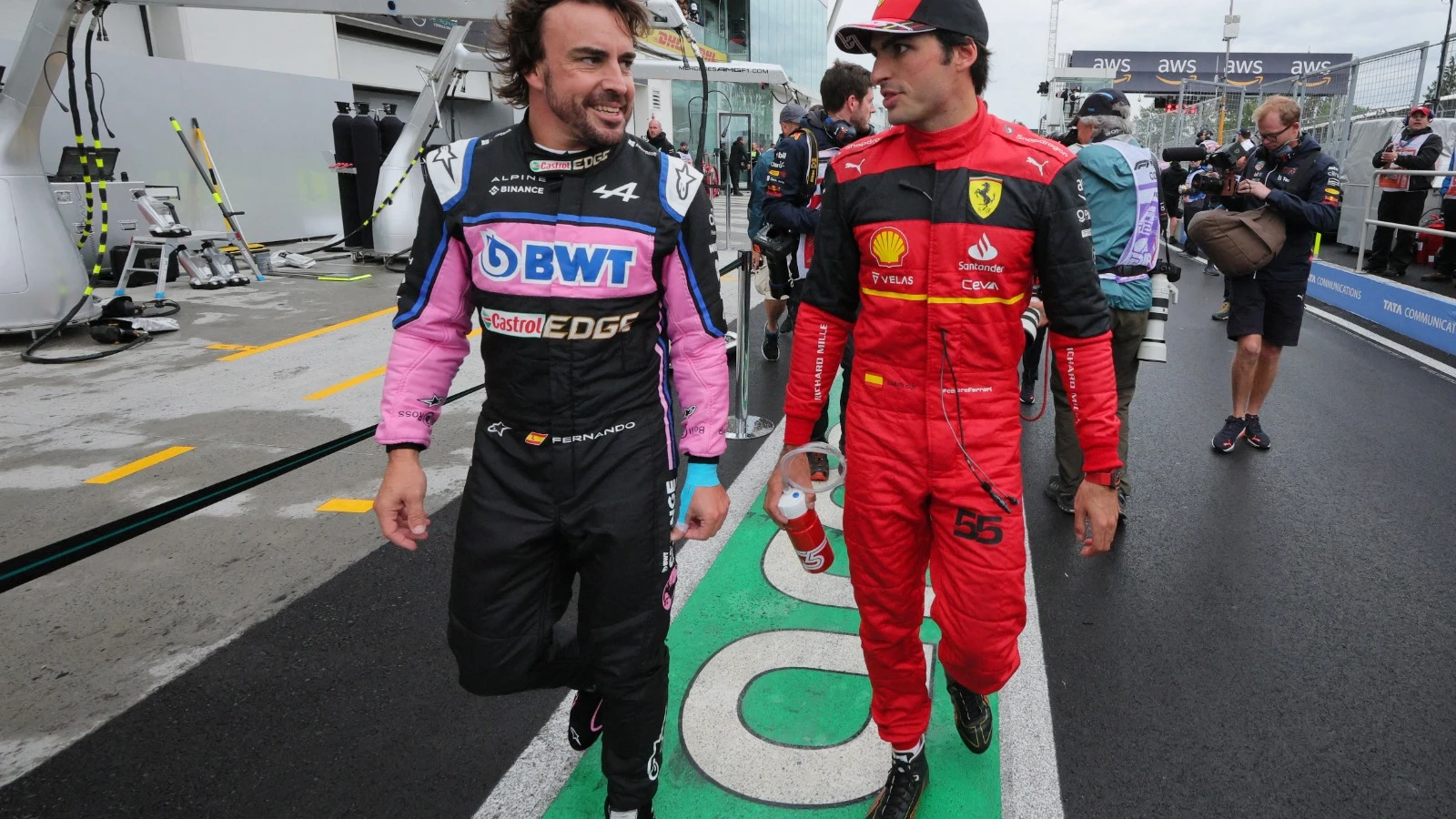 Fernando Alonso, con Carlos Sainz