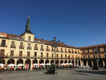 Plaza Mayor de León: historia y datos curiosos que no te dejarán indiferente