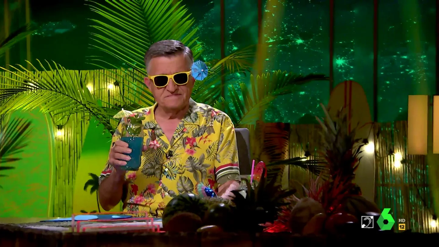 El viejo refrán polinesio con el que El Gran Wyoming despide la temporada en El Intermedio: "Ahí lo dejo" El viejo refrán polinesio con el que El Gran Wyoming despide la temporada en El Intermedio: "Ahí lo dejo"