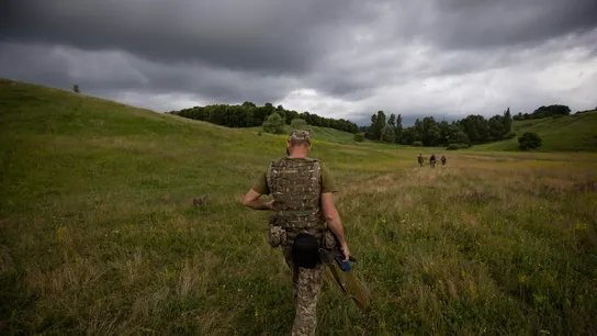 Imagen de archivo de un combatiente del Batallón Azov en Ucrania Continúa la invasión