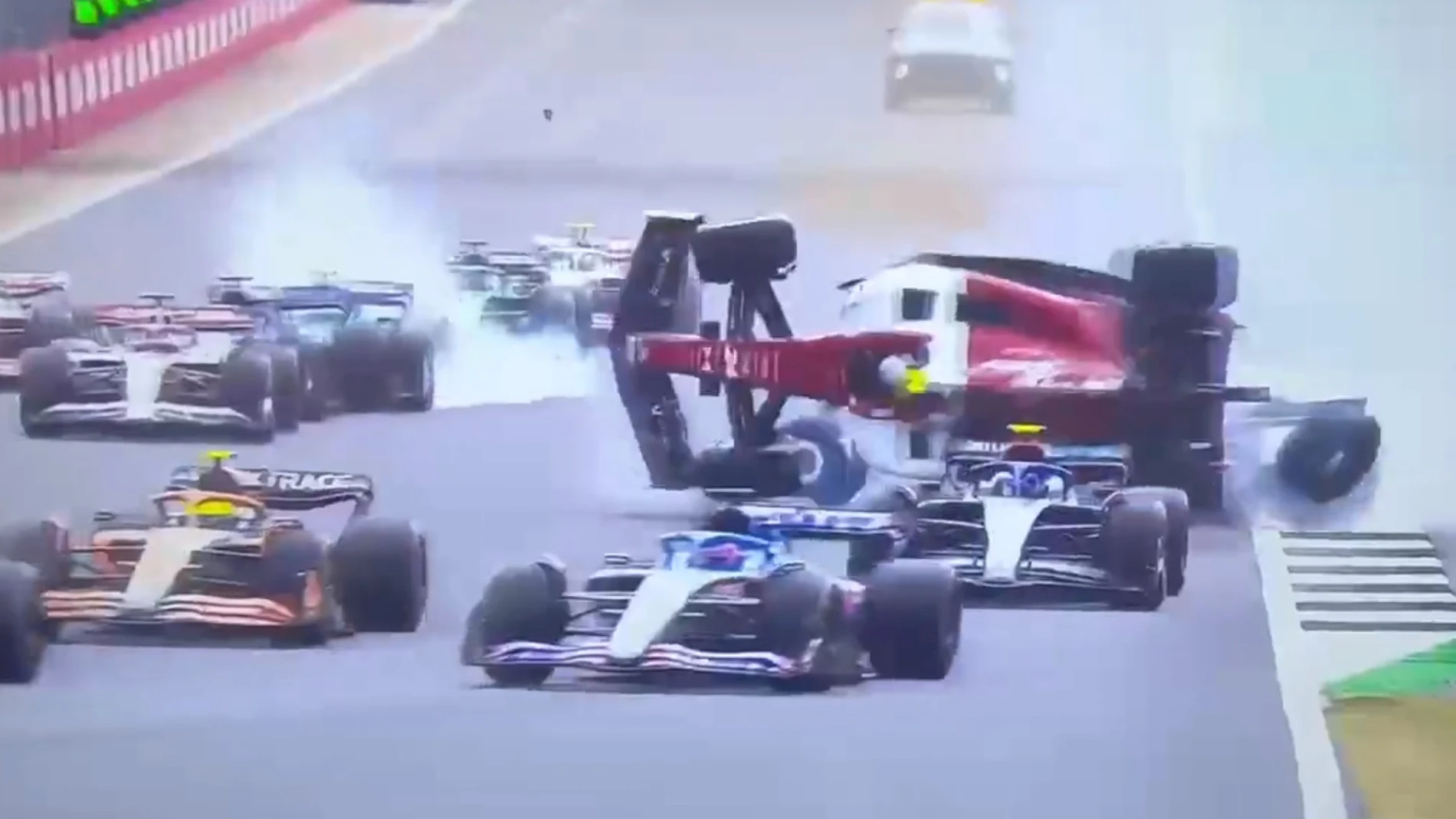 El durísimo accidente de Zhou en Silverstone