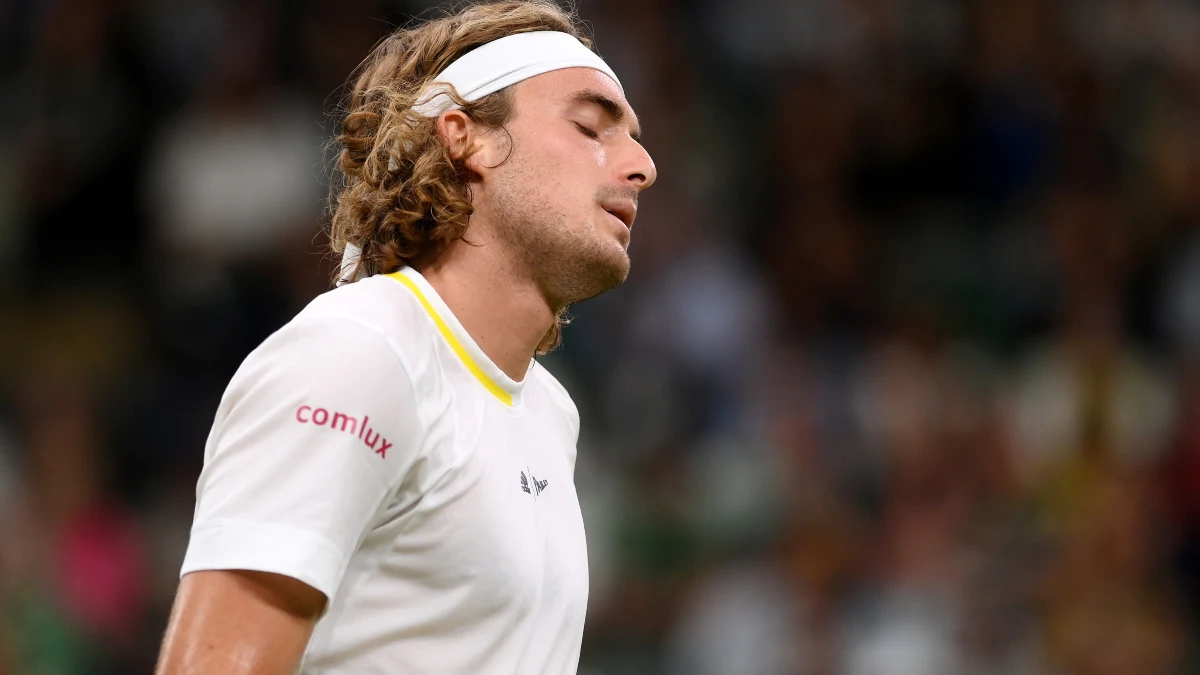 Stefanos Tsitsipas se lamenta