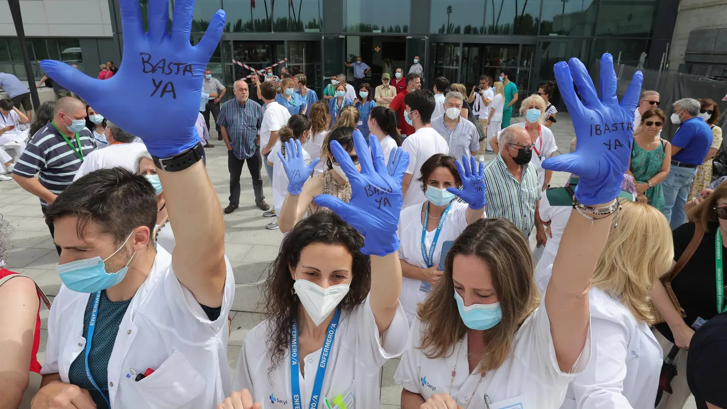 Foto de archivo de una protesta de sanitarios. Así es el nuevo plan del Gobierno para el personal sanitario: cambios en los contratos de interinos y adiós a eventuales