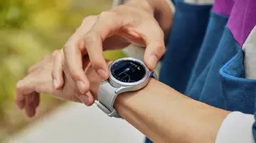 Un reloj con Wear OS Un reloj con Wear OS