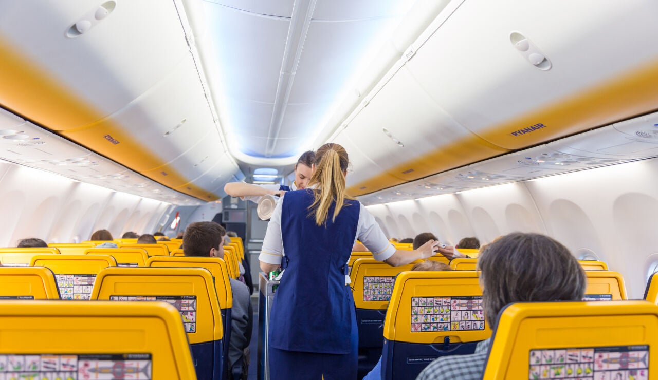 Imagen de archivo de una azafata de Ryanair