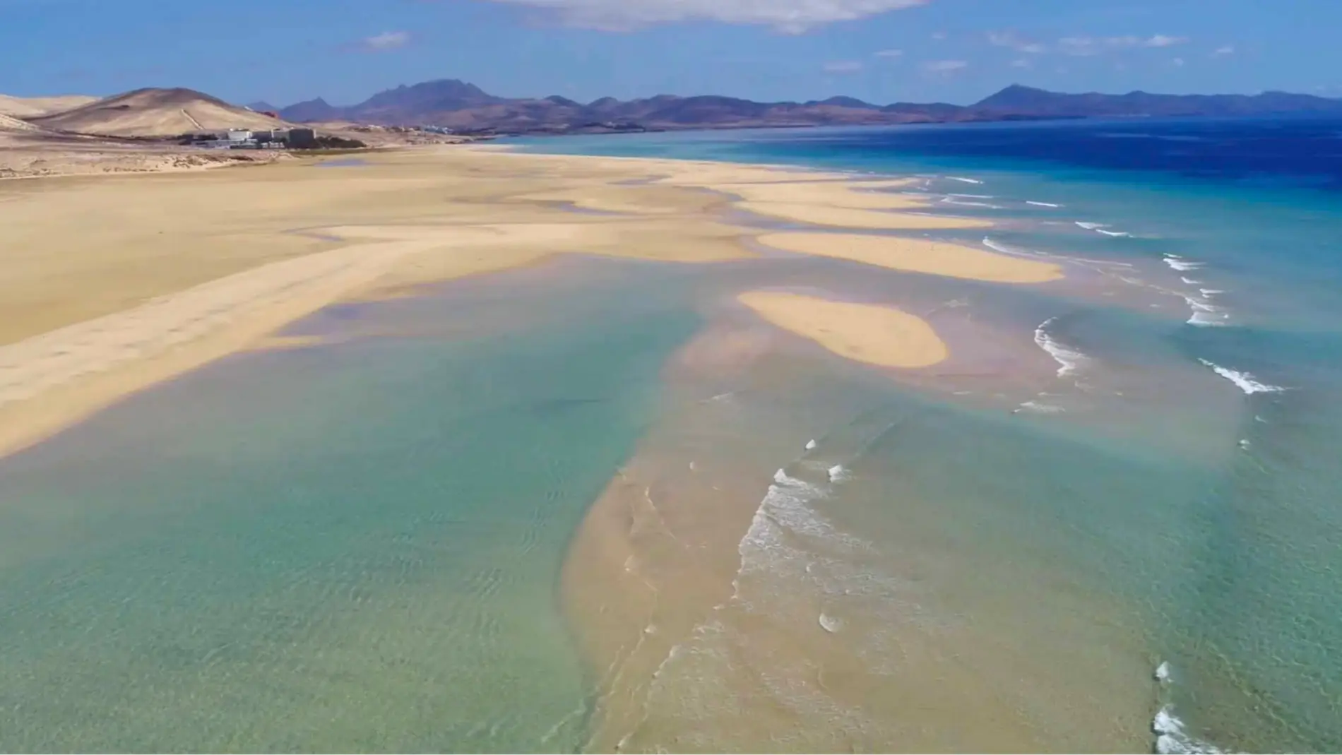 La paradisíaca playa española en la que se forman dos orillas