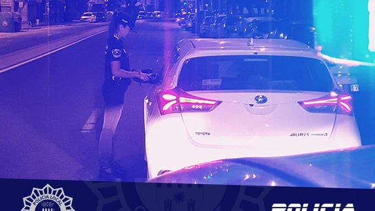 Denunciado por conducir desnudo y ebrio mientras una mujer le practicaba una felación Denunciado por conducir desnudo y ebrio mientras una mujer le practicaba una felación