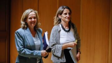  Las ministras Nadia Calviño y Teresa Ribera en la Mesa de Diálogo Social para el Plan de Recuperación.