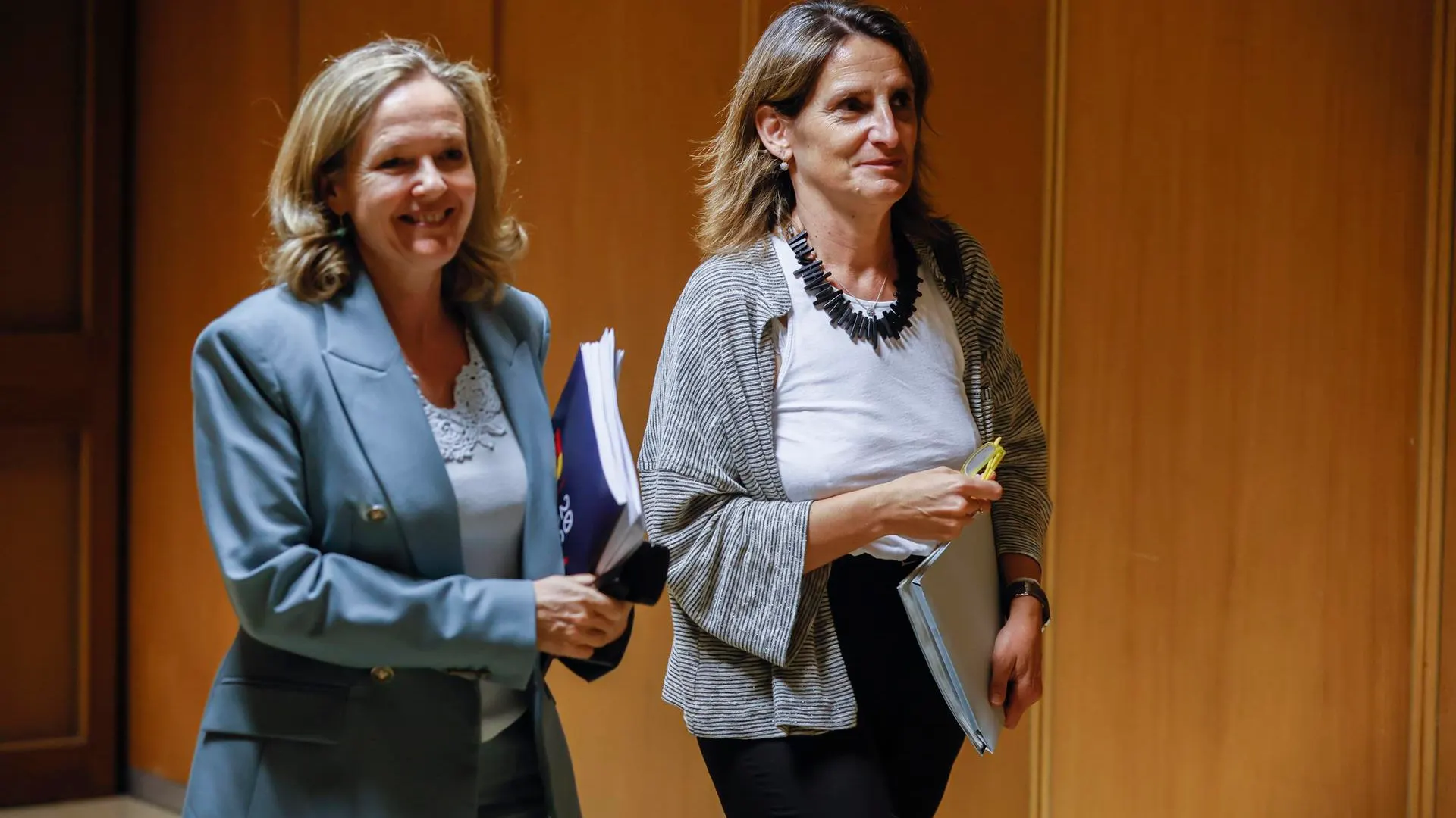  Las ministras Nadia Calviño y Teresa Ribera en la Mesa de Diálogo Social para el Plan de Recuperación.