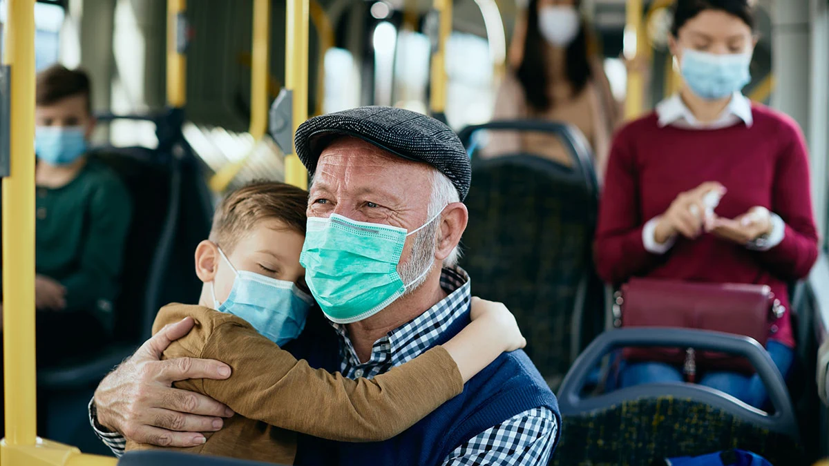 Personas con mascarilla
