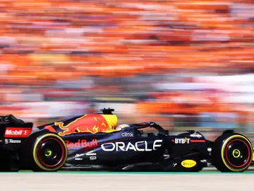 Triunfo en la carrera corta de Max Verstappen Triunfo en la carrera corta de Max Verstappen