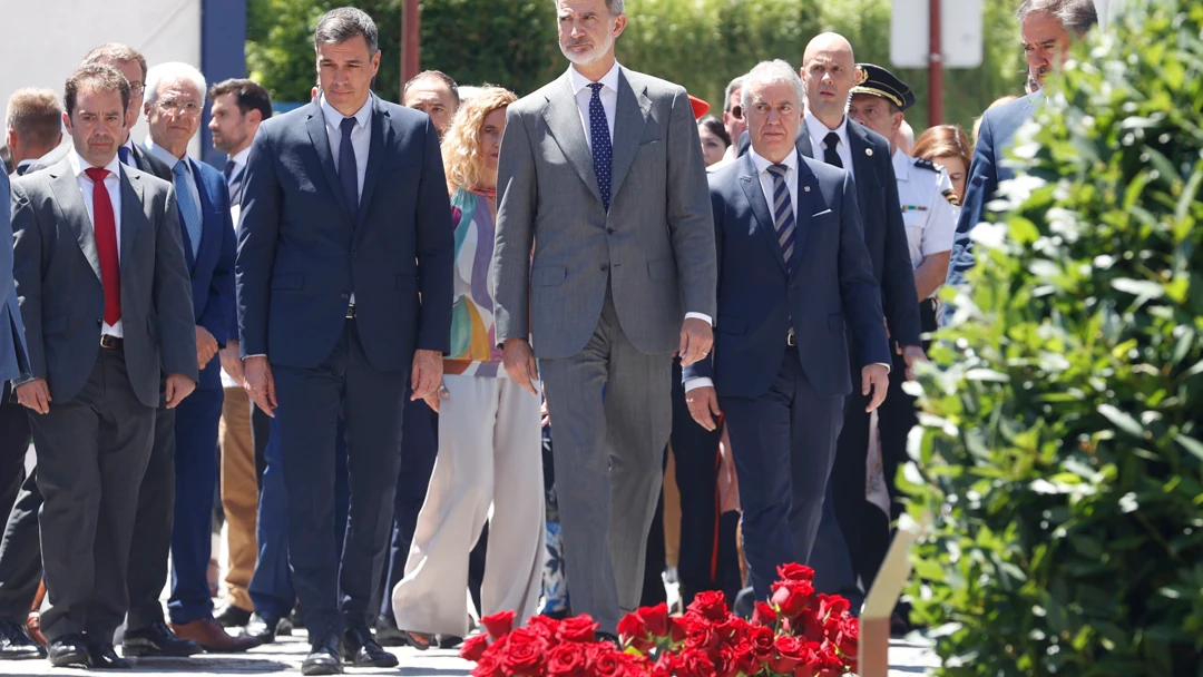 Felipe VI y Pedro Sánchez piden en Ermua que el asesinato de Miguel Ángel Blanco "no caiga en el olvido"