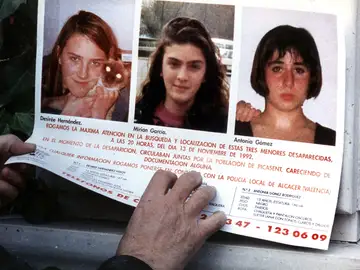 Cartel de la desaparición de Desirée, Miriam y Toñi