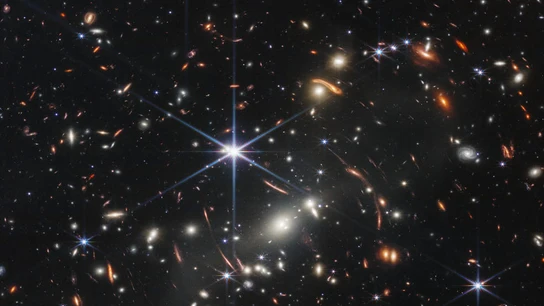 Esta imagen proporcionada por la NASA el lunes 11 de julio de 2022 muestra el grupo de galaxias SMACS 0723 captado por el Telescopio Espacial James Webb. Esta imagen proporcionada por la NASA el lunes 11 de julio de 2022 muestra el grupo de galaxias SMACS 0723 captado por el Telescopio Espacial James Webb.