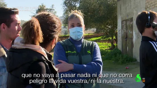 El claro aviso de la Guardia Civil a Equipo de Investigación en el territorio del clan de 'Los Piños': "No os aseguramos que no corra peligro vuestra vida" El claro aviso de la Guardia Civil a Equipo de Investigación en el territorio del clan de 'Los Piños': "No os aseguramos que no corra peligro vuestra vida"