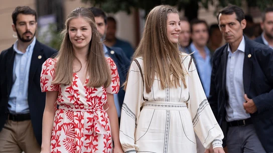 Imagen de archivo de la princesa Leonor y la infanta Sofía Imagen de archivo de la princesa Leonor y la infanta Sofía