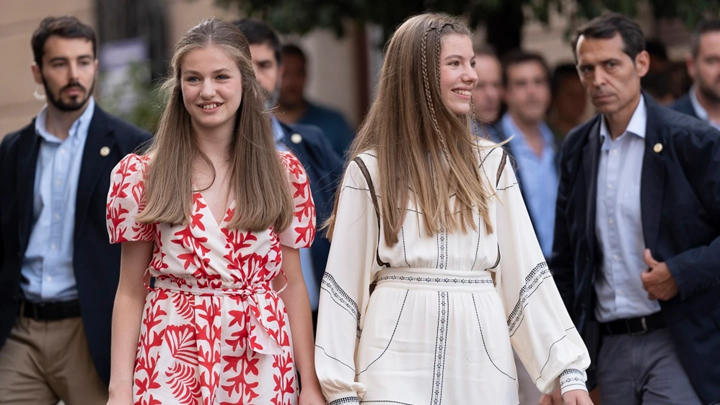 Imagen de archivo de la princesa Leonor y la infanta Sofía Imagen de archivo de la princesa Leonor y la infanta Sofía