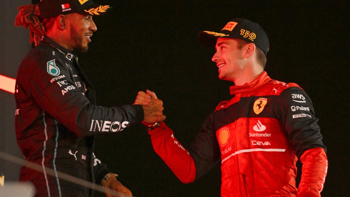 Lewis Hamilton saluda a Charles Leclerc