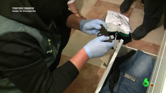 Armarios llenos de ropa de marca, 80.000 euros en efectivo, una máquina de contar billetes... los hallazgos en las propiedades del clan de 'Los Nardis' Armarios llenos de ropa de marca, 80.000 euros en efectivo, una máquina de contar billetes... los hallazgos en las propiedades del clan de 'Los Nardis'