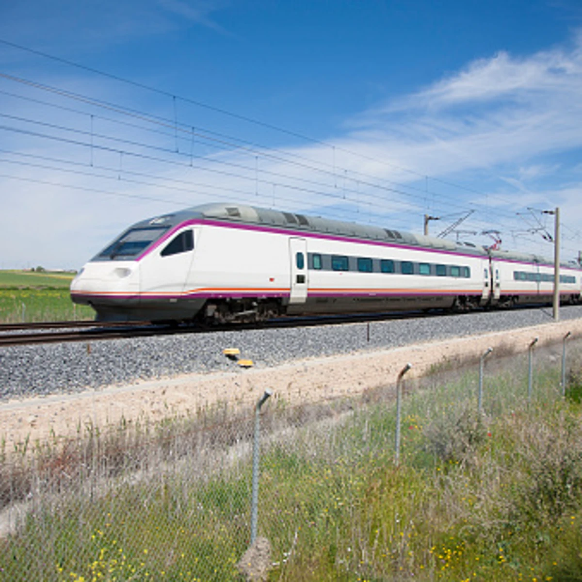 Pinchazo Lanzamiento cúbico El tren rápido llega a Extremadura: así será el 'AVE lento' que se anunció  hace más de 20 años