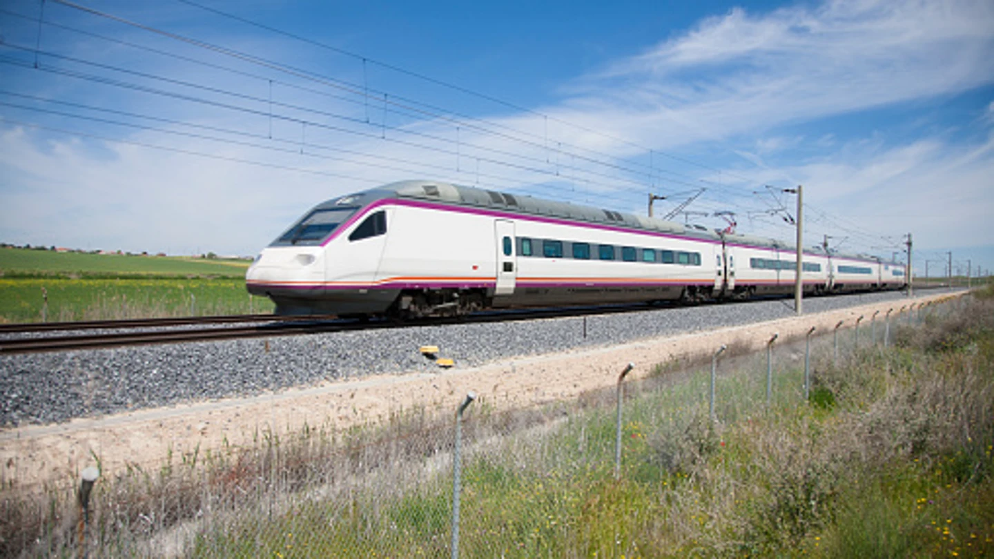 El tren rápido llega a Extremadura: así será el 'AVE lento' que se anunció hace más de 20 años El tren rápido llega a Extremadura: así será el 'AVE lento' que se anunció hace más de 20 años