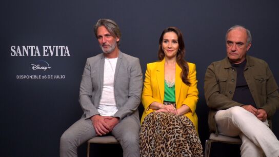 Los 3 protagonistas de la serie 'Santa Evita'.