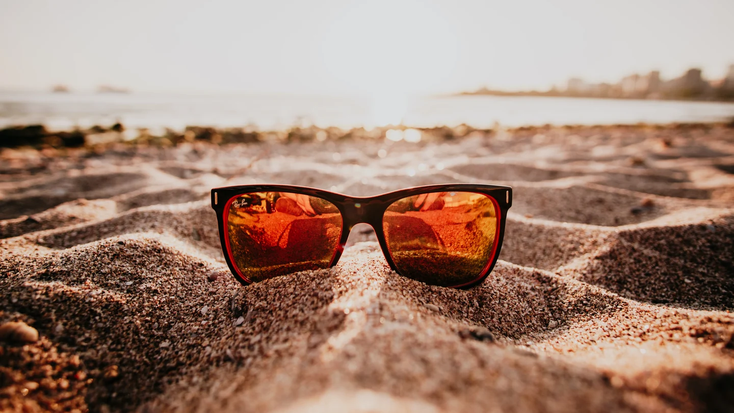 Del cloro a la arena: cómo evitar las amenazas oculares en verano Del cloro a la arena: cómo evitar las amenazas oculares en verano