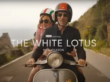 Jennifer Coolidge y Jon Gries recorren Sicilia en la nueva temporada de &#39;The White Lotus&#39;