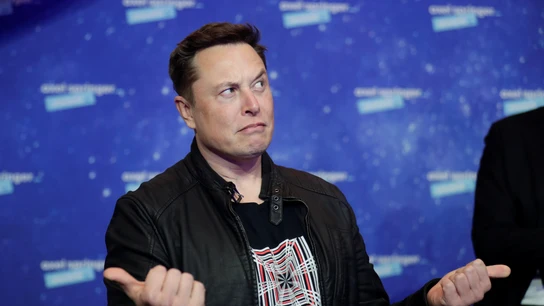 Elon Musk pregunta en Twitter a sus seguidores en una encuesta si debe restituir la cuenta de Trump Elon Musk pregunta en Twitter a sus seguidores en una encuesta si debe restituir la cuenta de Trump