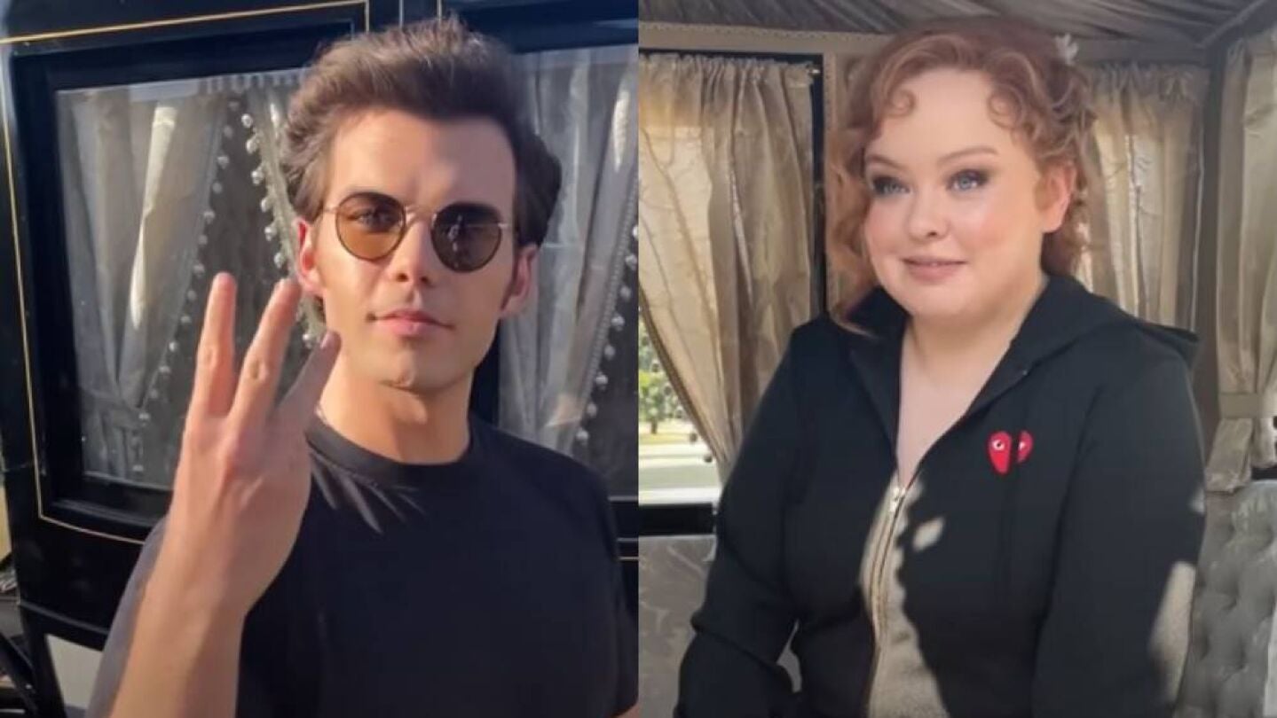  Luke Newton (Colin Bridgerton) y Penelope Featherington (Nicola Coughlan) protagonizan la tercera temporada de 'Los Bridgerton'