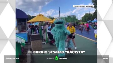 Así es la "asquerosa conducta" del muñeco de Barrio Sésamo racista: "Llego a ser yo la madre y prendo fuego al desfile"