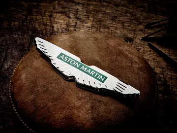 Aston Martin estrena logo Aston Martin estrena logo