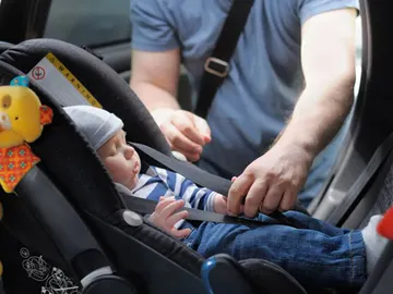 El asiento central trasero del coche, el más seguro para las sillas de tus hijos El asiento central trasero del coche, el más seguro para las sillas de tus hijos