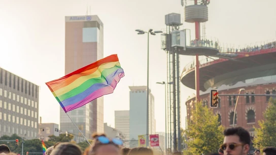 Imagen de archivo de una bandera LGTBI en Barcelona Imagen de archivo de una bandera LGTBI en Barcelona