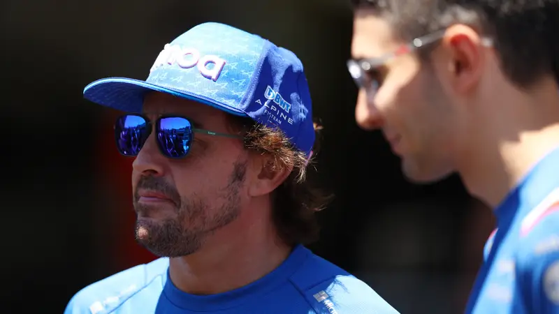 Fernando Alonso, con Esteban Ocon